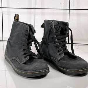 DR. MARTENS AIR CUSHION SOLE BOOTIES SIZE 39